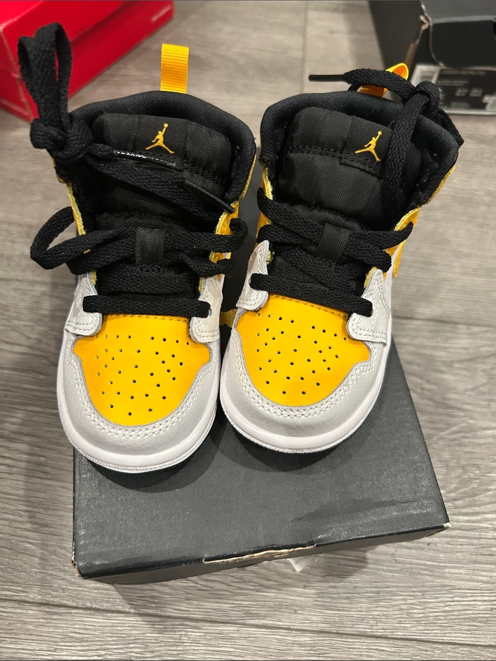 Jordan 1 mid toddler white university gold-black - Picture 1 of 3